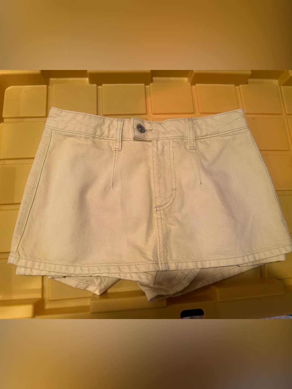 NWOT WE THE FREE Women’s Casual Cotton Shorts in Light Cream - Classic Fit
